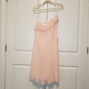 Pleated dress in blush
